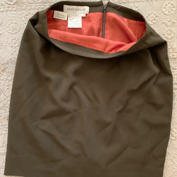 Vintage Jones New York Olive Skirt 🫒 - Picture 2 of 4